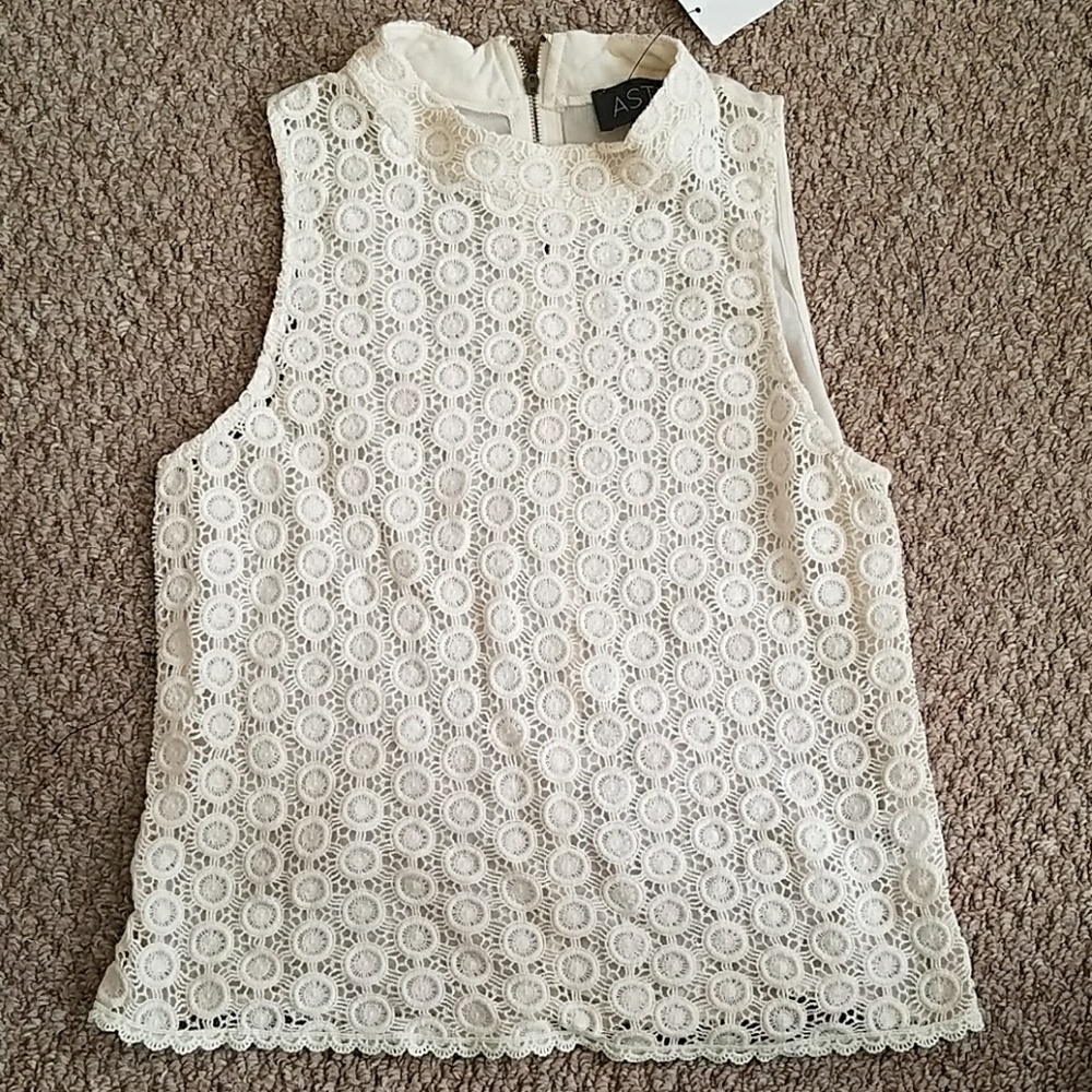 New Astr crop lace shirt